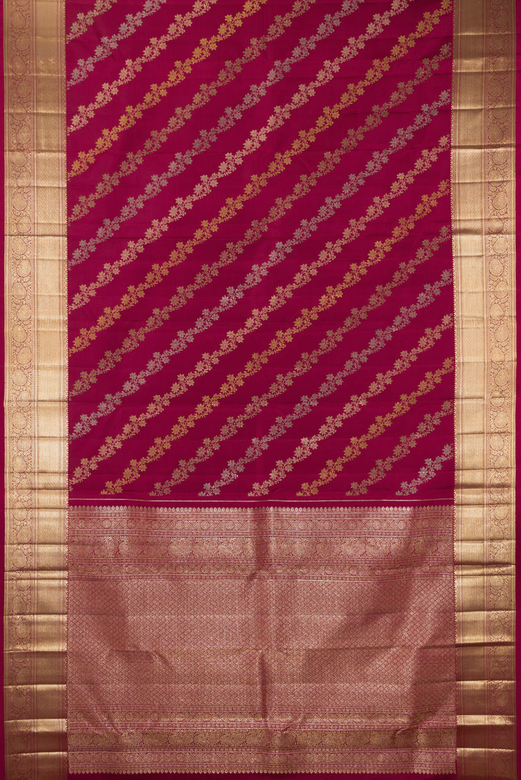 Flat view of Pure Silk Maroon Kanchipuram Saree with Zari Brocade on the body and Zari Border. 