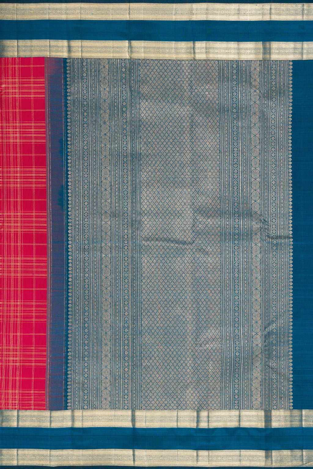 Close up image of the pallu of Pure Silk Dark Pink Kanchipuram Saree with Checked design on the body and Zari Border. 