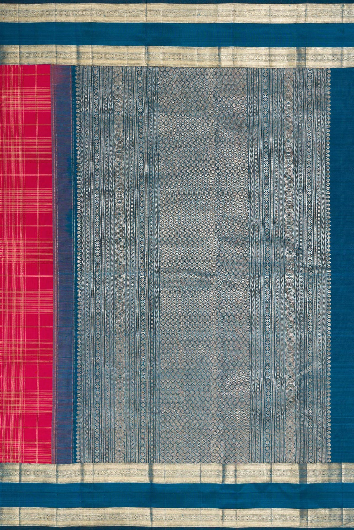 Close up image of the pallu of Pure Silk Dark Pink Kanchipuram Saree with Checked design on the body and Zari Border. 