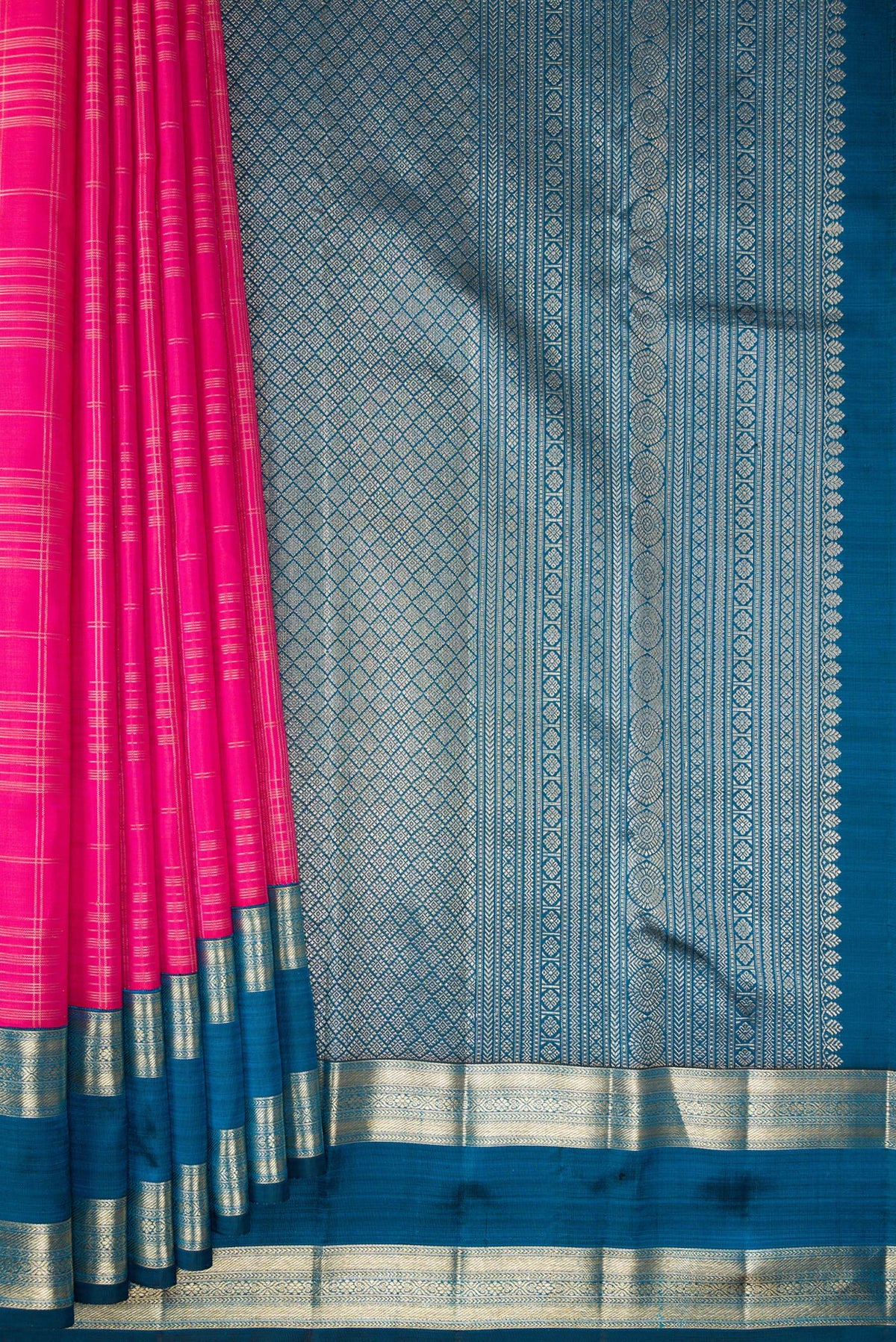 Pleats and pallu of Pure Silk Pink Kanchipuram Saree with Checked design on the body and Zari Border. 