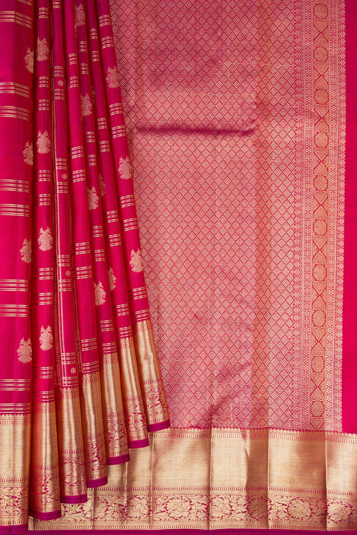 Pleats and pallu of Pure Silk Dark Pink Dual Tone Kanchipuram Saree with Checked design on the body and Zari Border. 