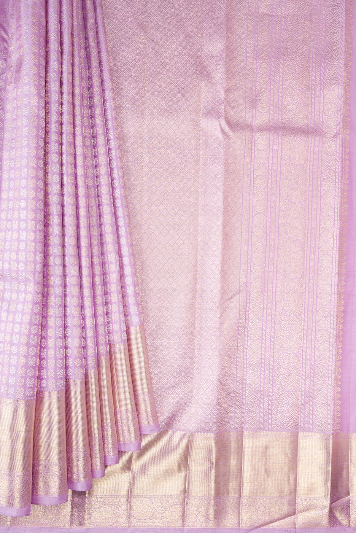 Pleats and pallu of Pure Silk Lavender Kanchipuram Saree with Zari Brocade on the body and Zari Border. 