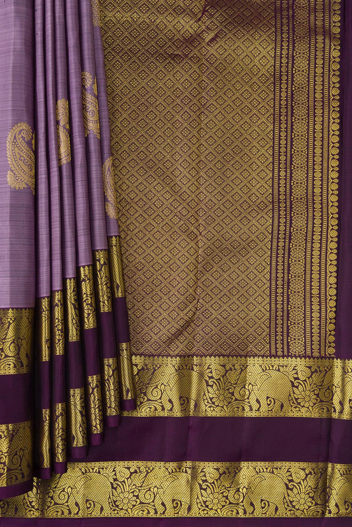 Pleats and pallu of Pure Silk Lavender Kanchipuram Saree with Zari Butta on the body and Zari Border. 