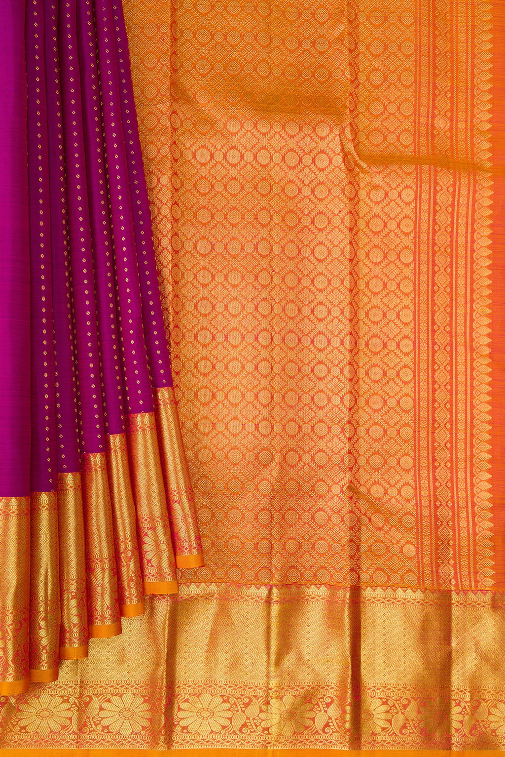 Pleats and pallu of Pure Silk Magenta Kanchipuram Saree with Zari Butta on the body and Zari Border. 