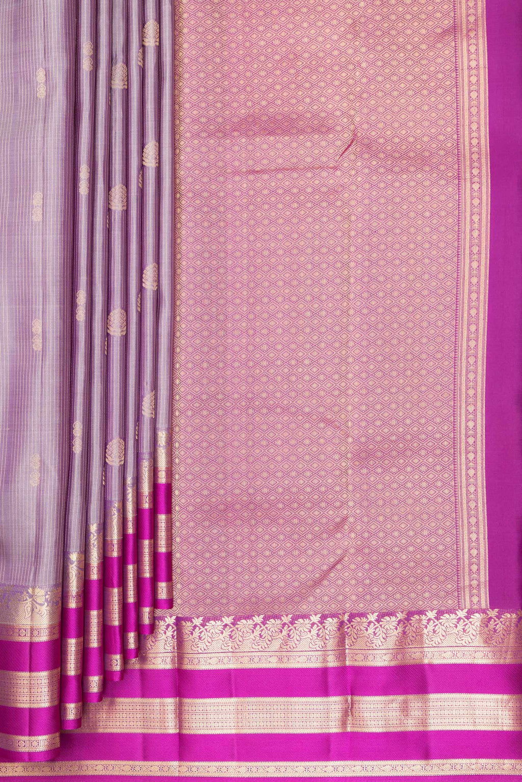 Pleats and pallu of Pure Silk Purple Dual Tone Kanchipuram Saree with Zari Butta on the body and Zari Border. 