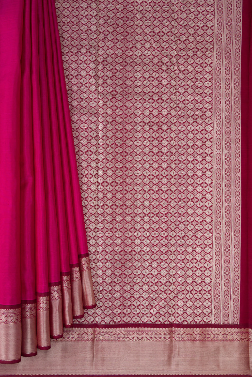 Pleats and pallu of Pure Silk Dark Pink Kanchipuram Saree with Plain Body and Thread Border. 
