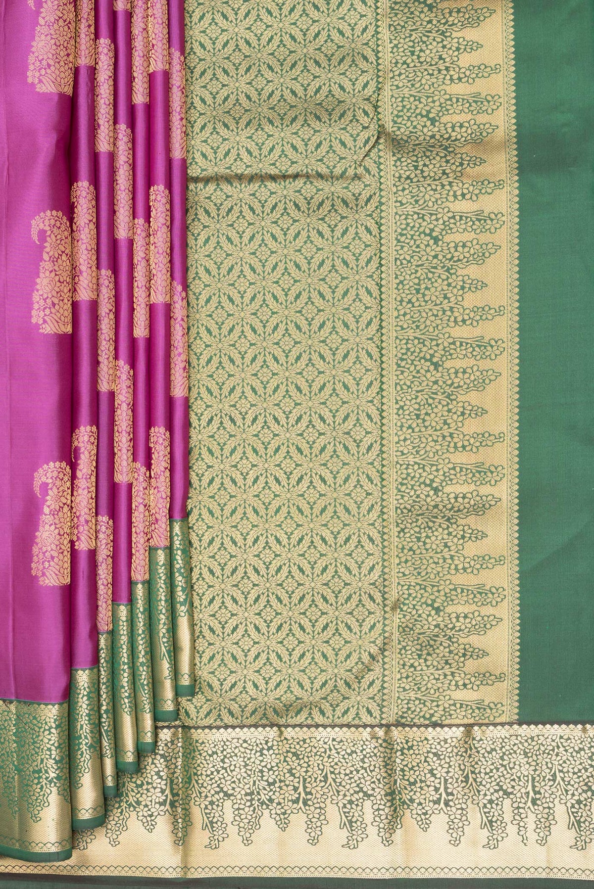 Pleats and pallu of Pure Silk Pink Kanchipuram Saree with Zari Butta on the body and Fancy Border. 