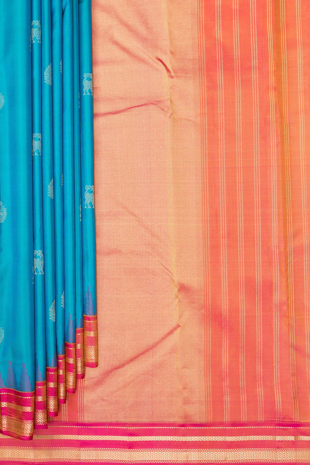 Pleats and pallu of Pure Silk Peacock Blue Dual Tone Kanchipuram Saree with Zari Butta on the body and Zari Border. 