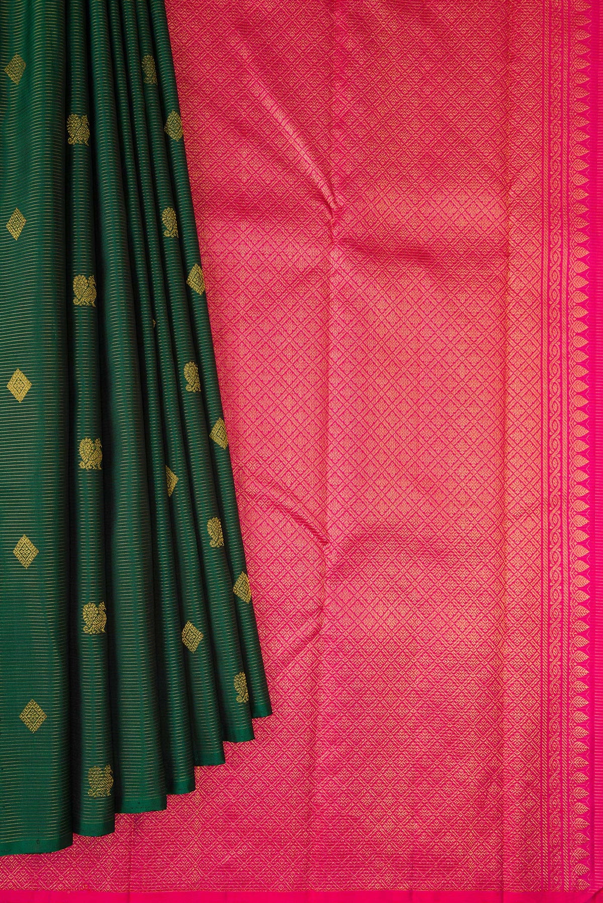 Pleats and pallu of Pure Silk Bottle Green Kanjivaram Saree with Stripes on the body and Without Border. 