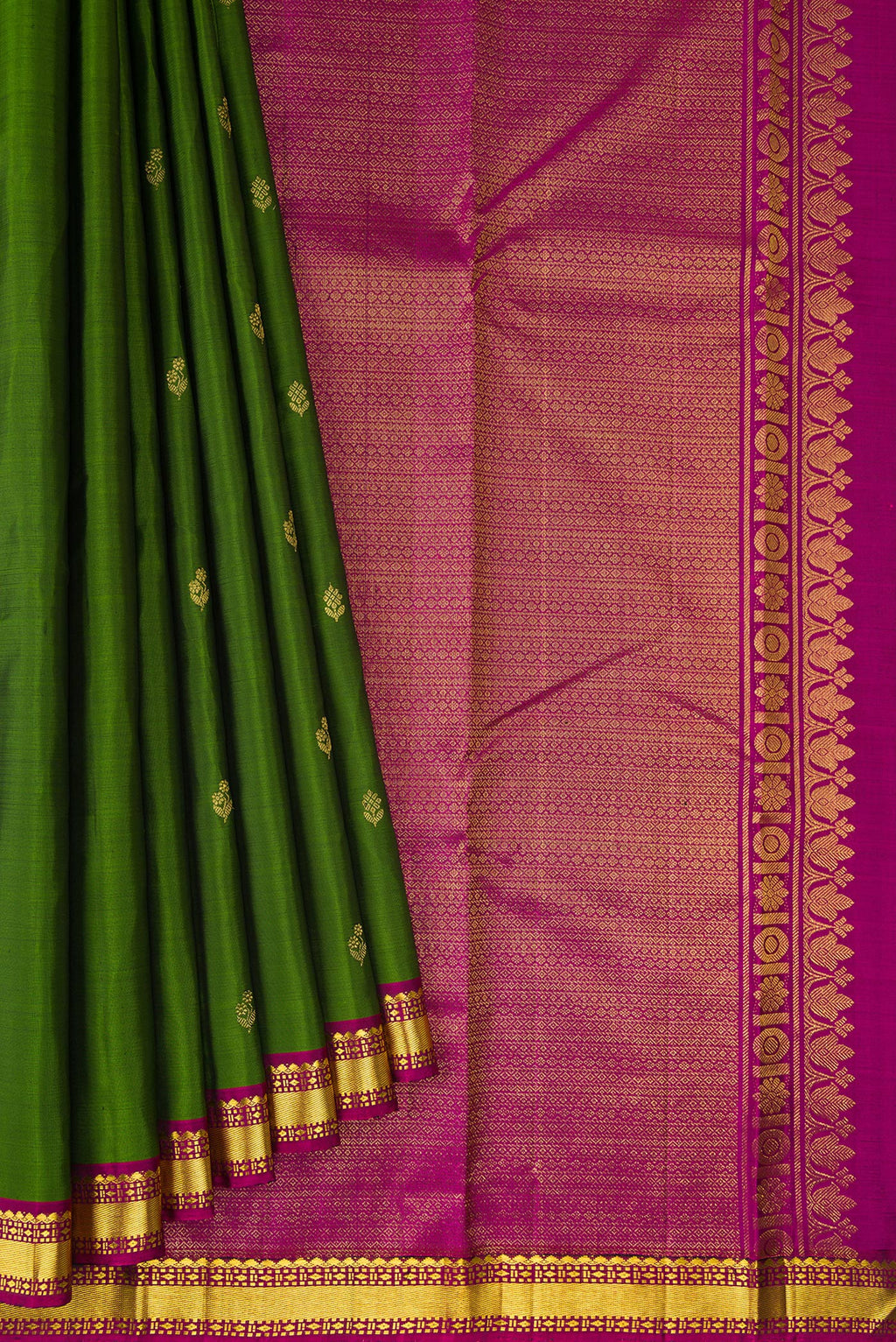 Pleats and pallu of Pure Silk Mehandi Green Kanchipuram Saree with Zari Butta on the body and Zari Border. 