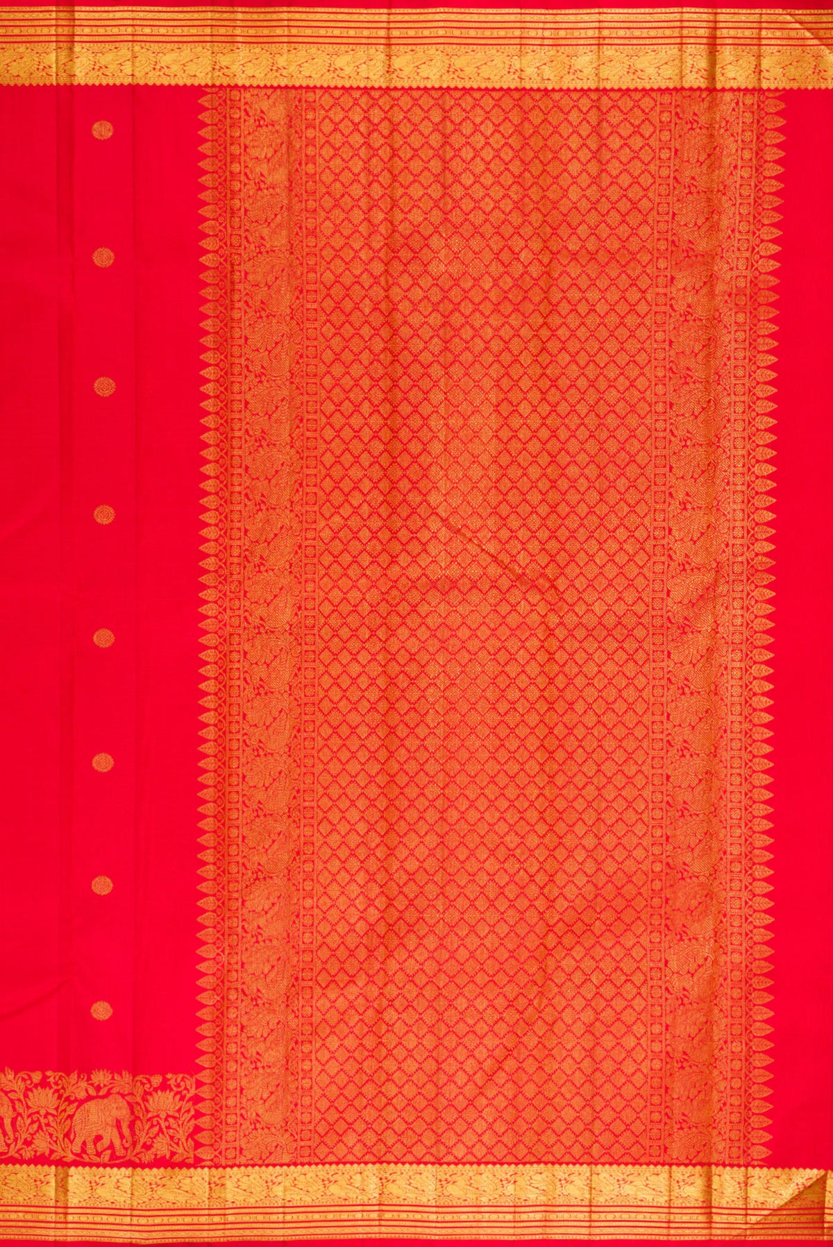 Close up image of the pallu of Pure Silk Red Dual Tone Kanjivaram Saree with Zari Butta on the body and Fancy Border. 