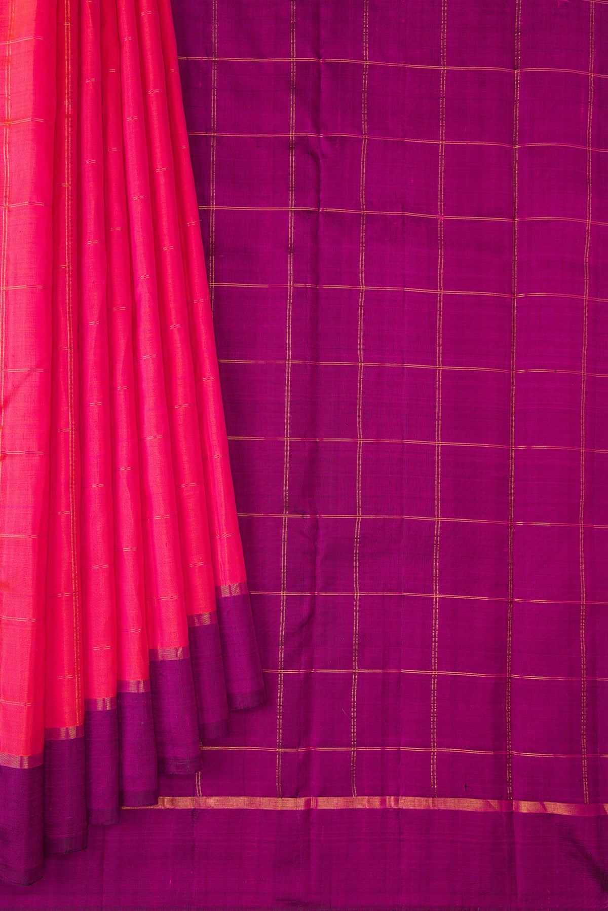 Pleats and pallu of Pure Silk Coral Kanchipuram Saree with Checked design on the body and Plain Border. 
