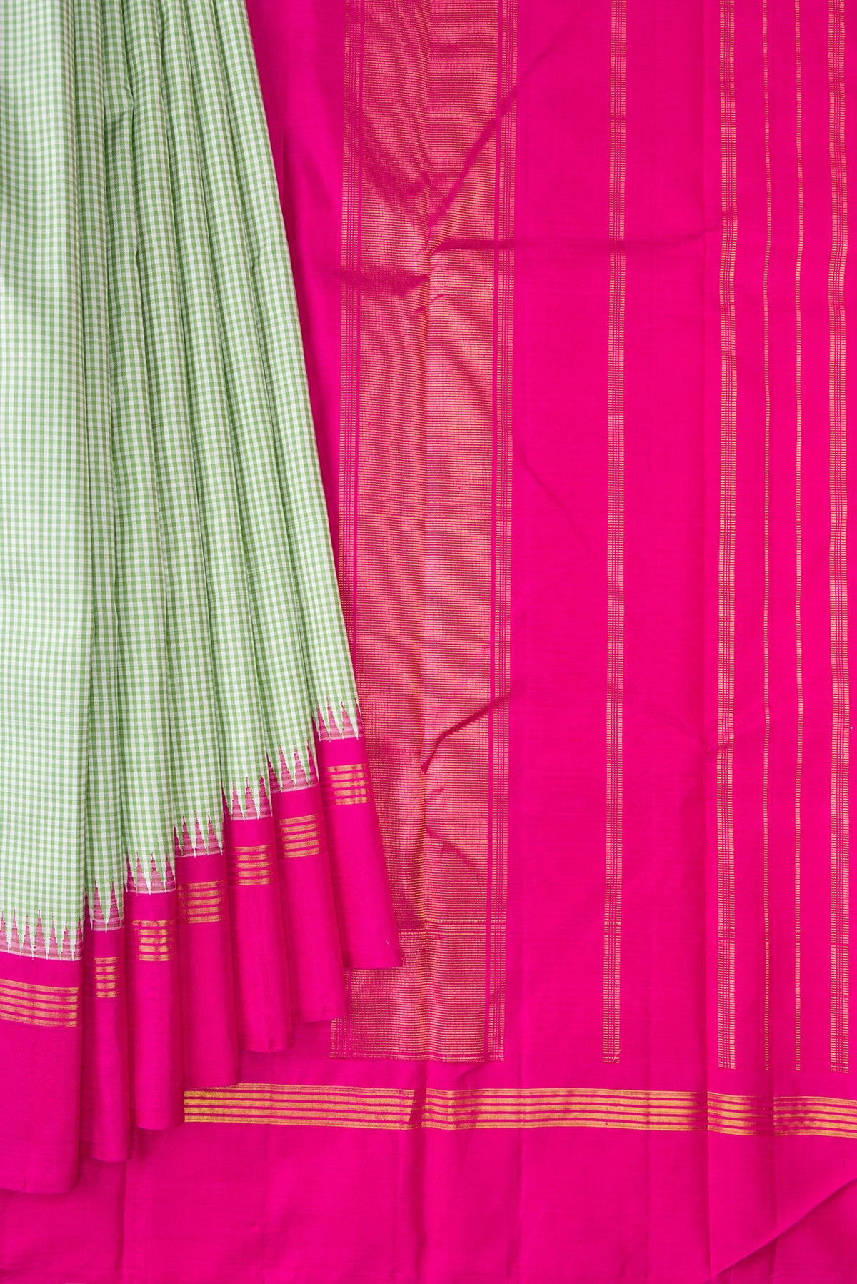 Pleats and pallu of Pure Silk Pista Green Dual Tone Kanjivaram Saree with Checked design on the body and Temple Border. 