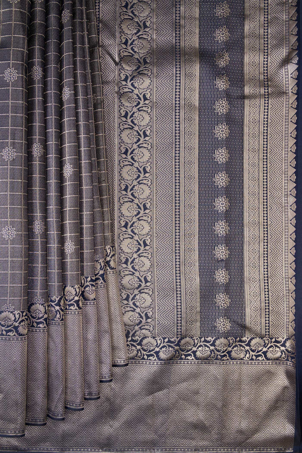 Pleats and pallu of Navy Blue Dual Tone Kanchipuram Tissue Saree with Zari Brocade on the body and Fancy Border. 