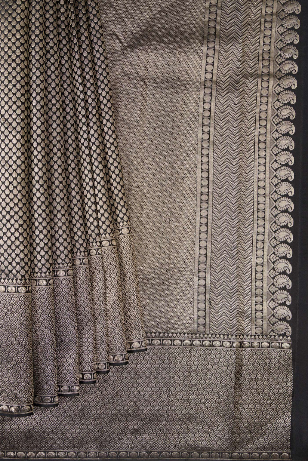 Pleats and pallu of Black Dual Tone Kanchipuram Tissue Saree with Zari Brocade on the body and Zari Border. 