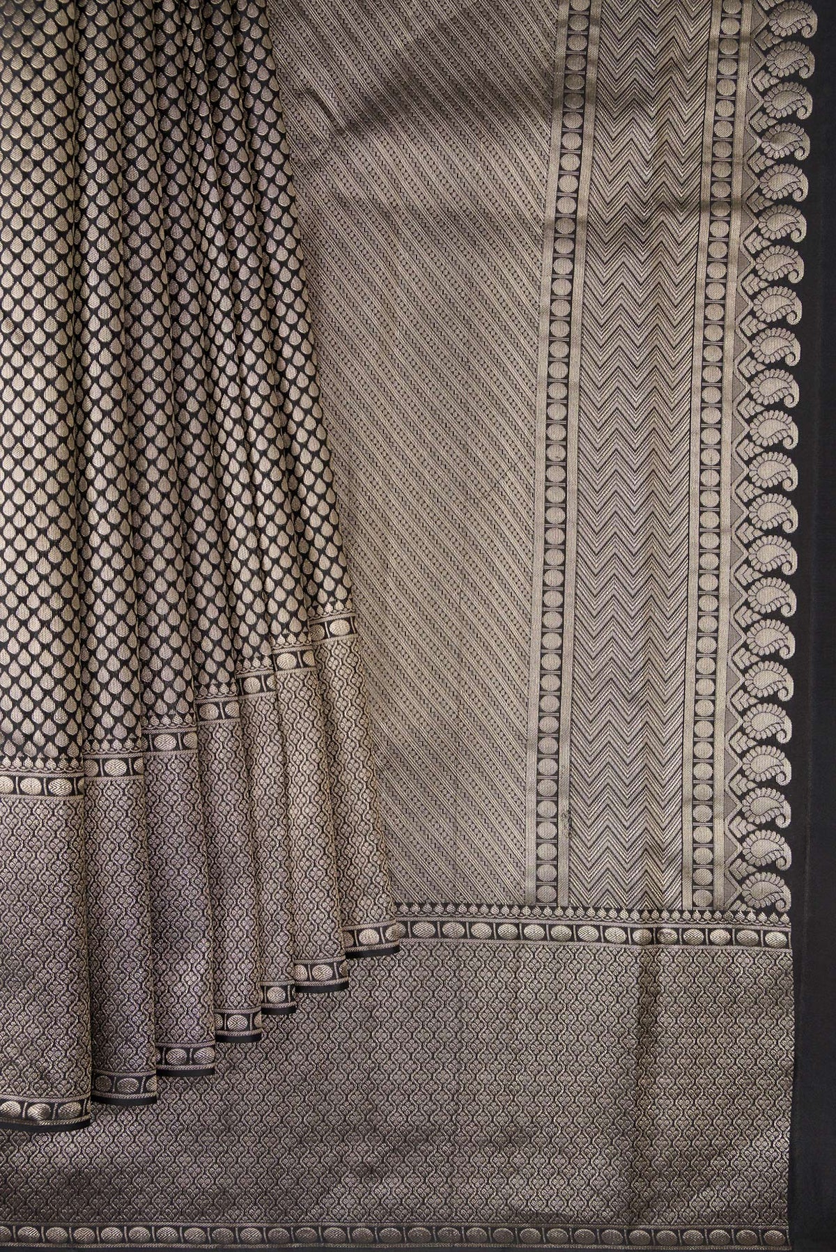 Pleats and pallu of Black Dual Tone Kanchipuram Tissue Saree with Zari Brocade on the body and Zari Border. 