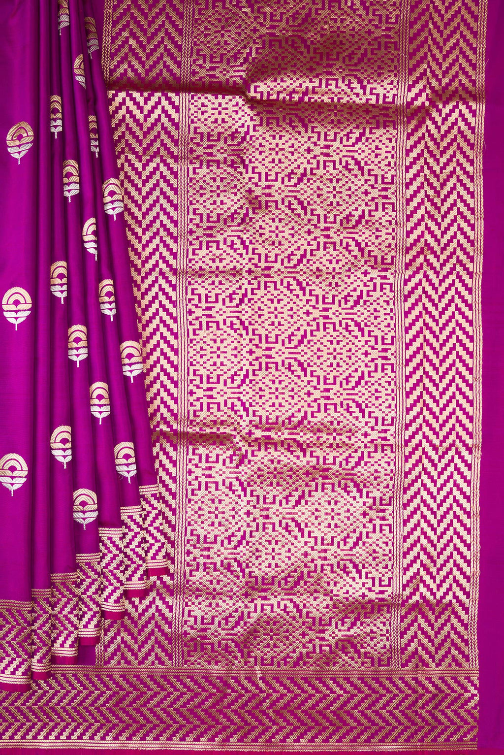 Pleats and pallu of Pure Silk Magenta Banarasi Saree with Zari Butta on the body and Zari Border. 