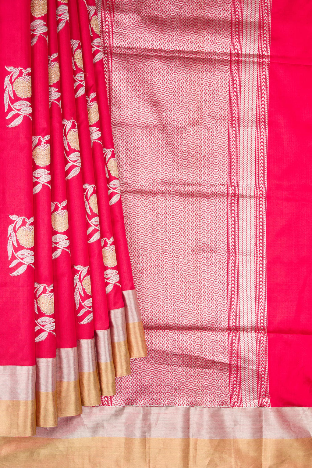 Pleats and pallu of Pure Silk Red Dual Tone Banarasi Saree with Zari Butta on the body and Zari Border. 
