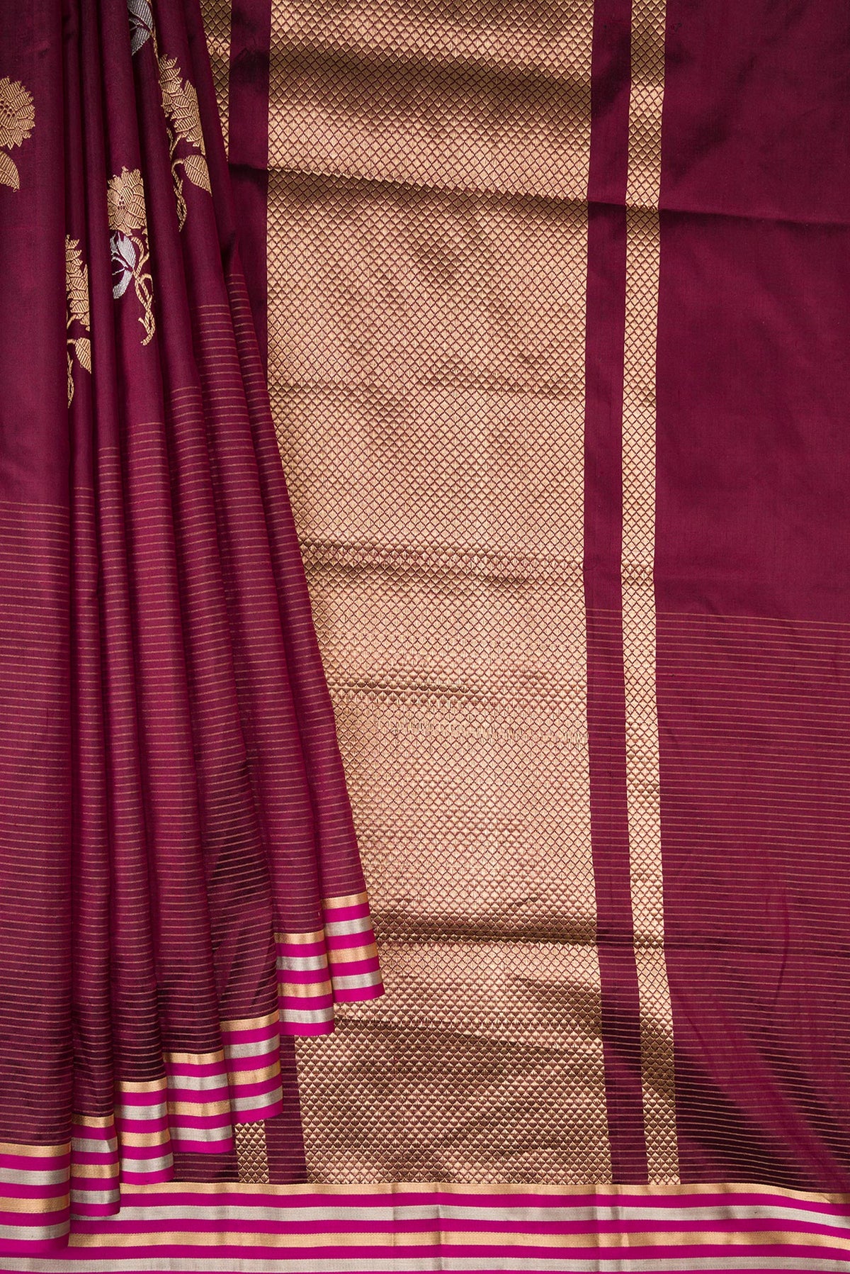 Pleats and pallu of Pure Silk Coffee Brown Dual Tone Banarasi Saree with Zari Butta on the body and Zari Border. 