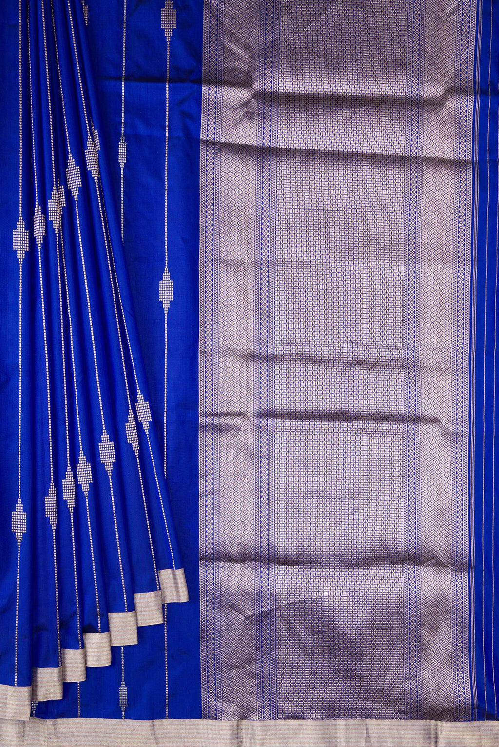 Pleats and pallu of Pure Silk Royal Blue Dual Tone Banarasi Saree with Stripes on the body and Zari Border. 