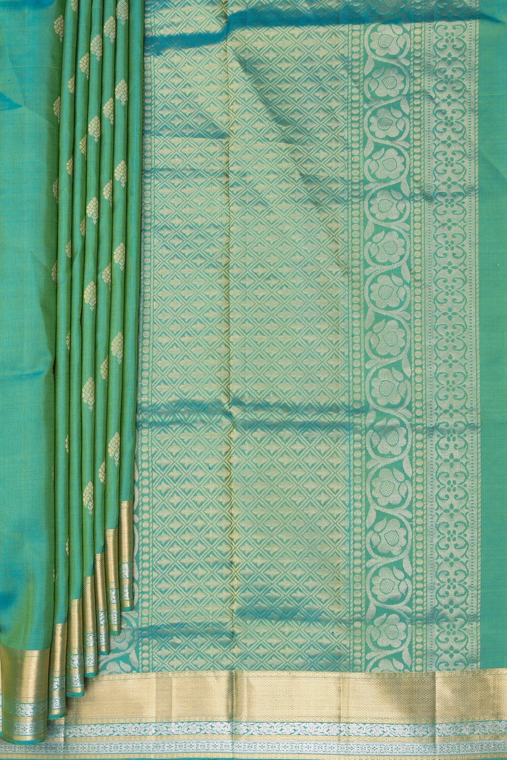 Pleats and pallu of Pure Silk Turquoise Dual Tone Soft Saree with Zari Butta on the body and Zari Border. 
