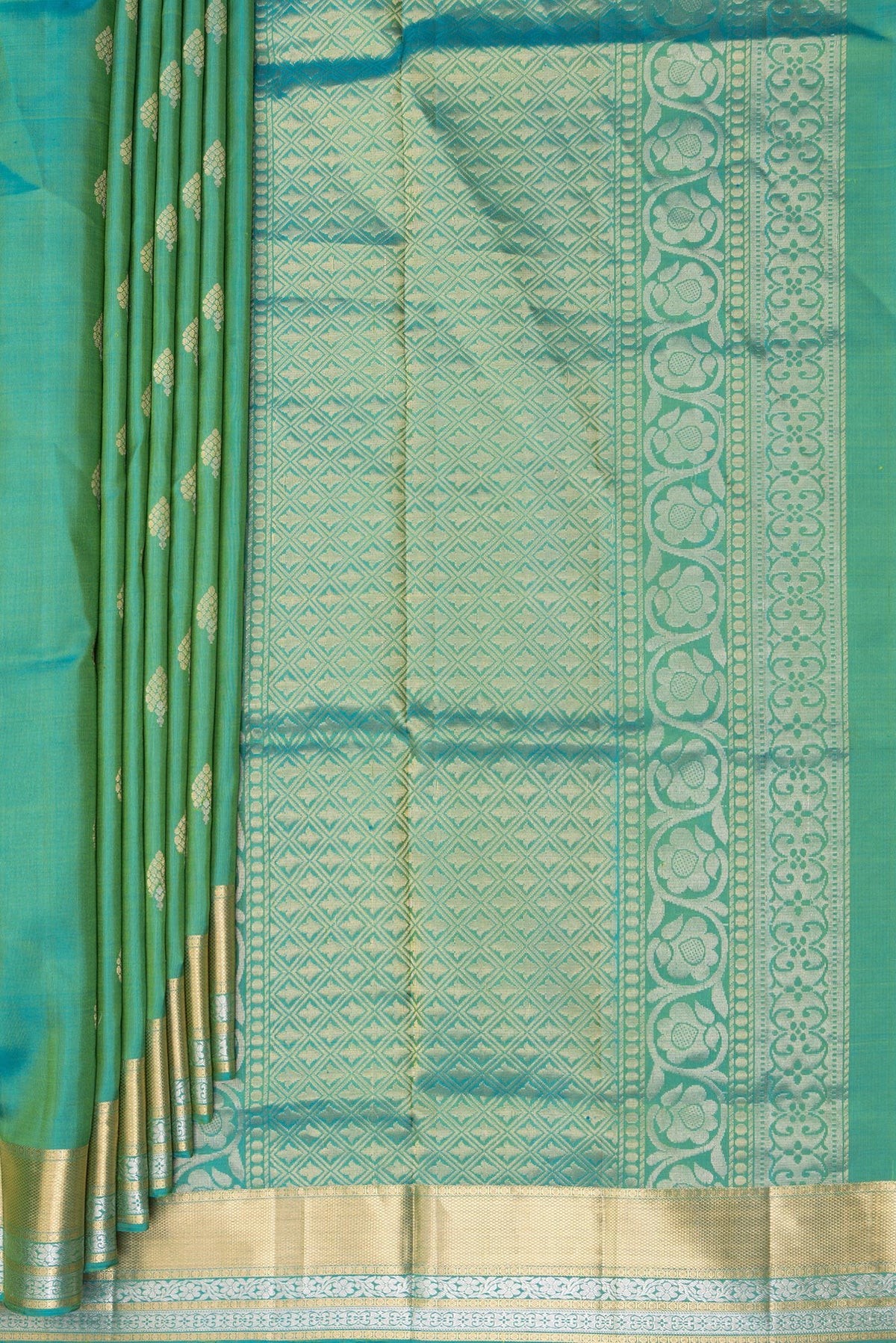 Pleats and pallu of Pure Silk Turquoise Dual Tone Soft Saree with Zari Butta on the body and Zari Border. 