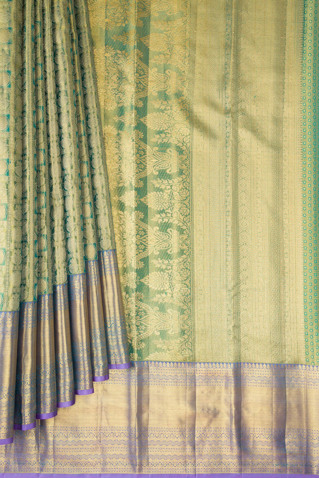 Pleats and pallu of Green Dual Tone Kanchipuram Tissue Saree with Zari Brocade on the body and Zari Border. 