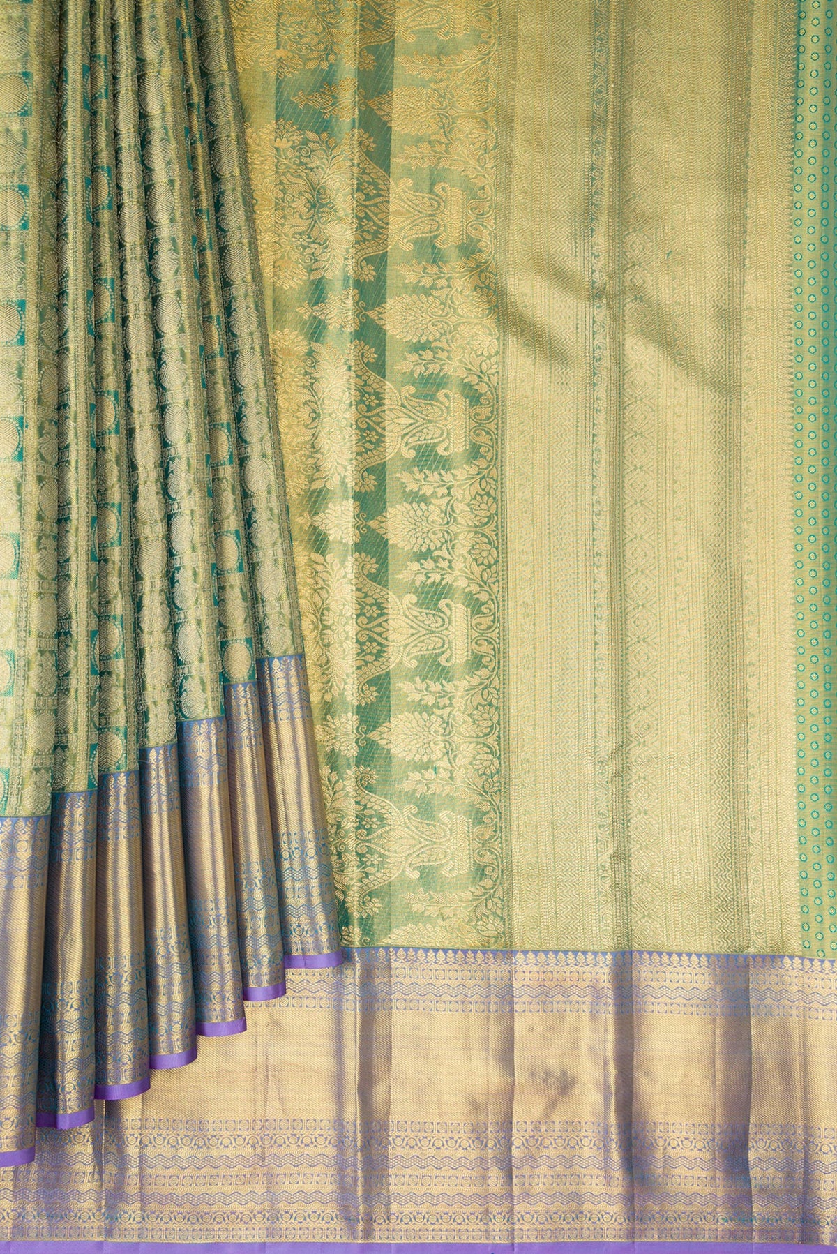 Pleats and pallu of Green Dual Tone Kanchipuram Tissue Saree with Zari Brocade on the body and Zari Border. 