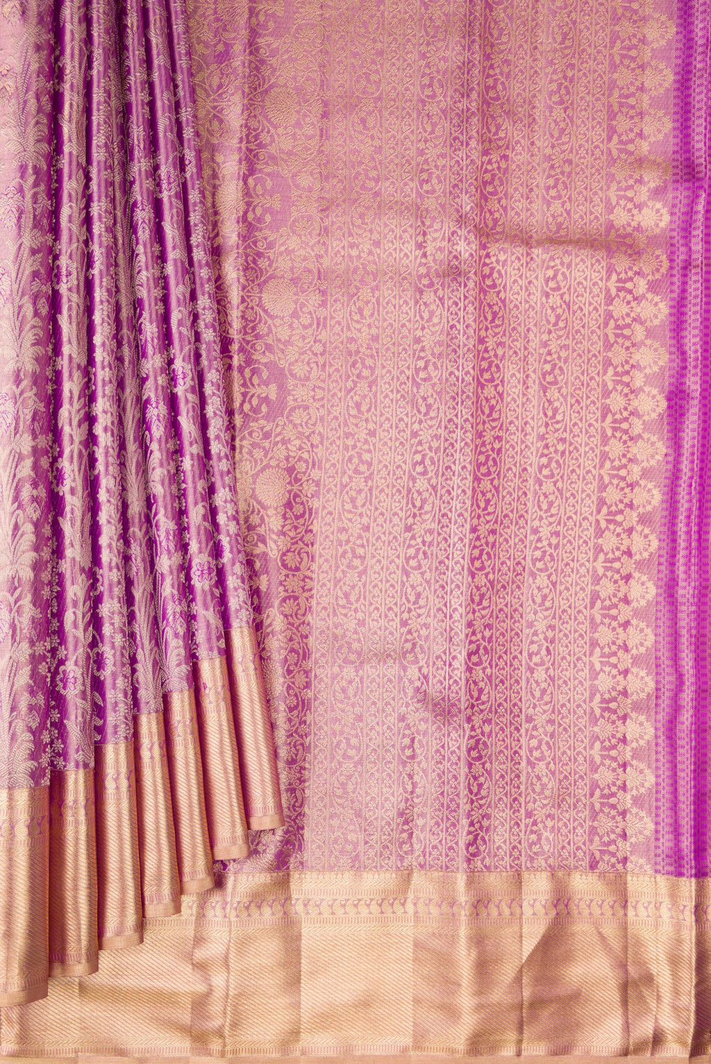 Pleats and pallu of Light Magenta Dual Tone Kanjivaram Tissue Saree with Zari Brocade on the body and Zari Border. 
