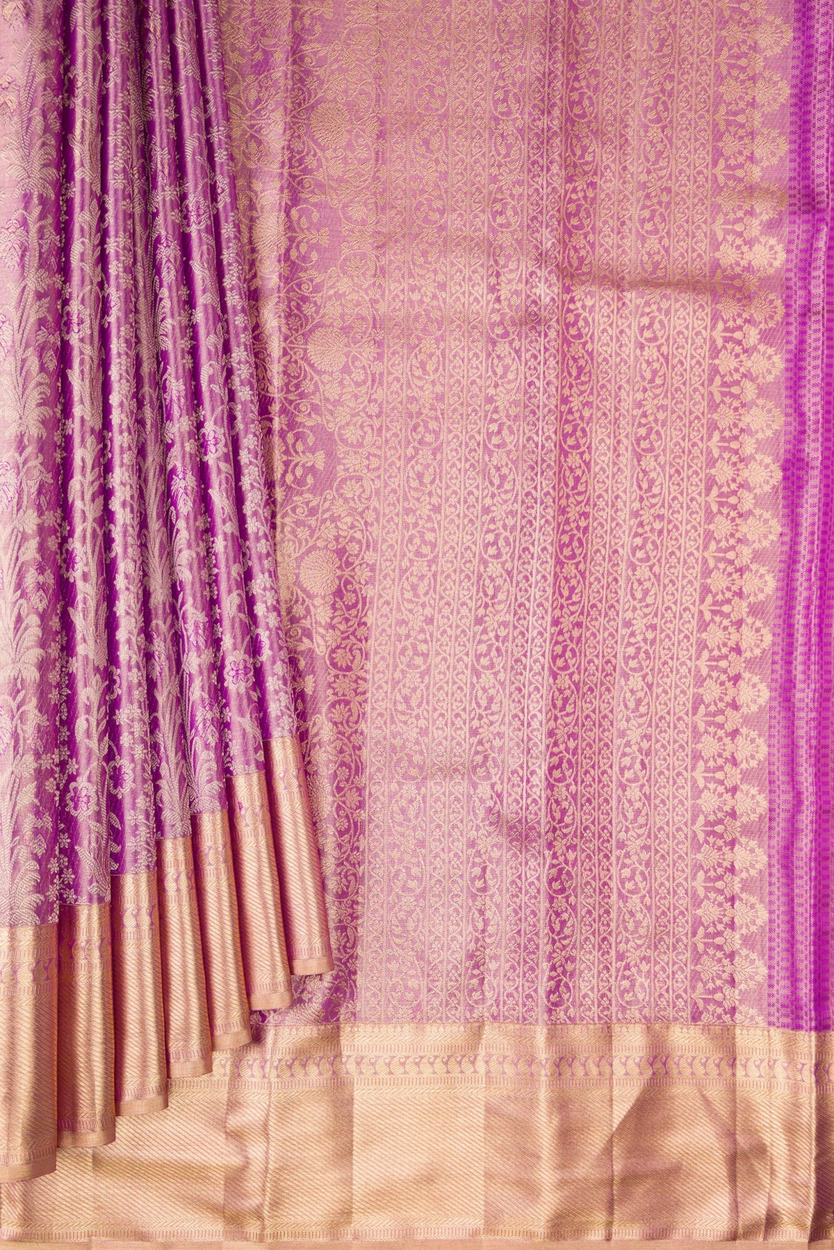 Pleats and pallu of Light Magenta Dual Tone Kanjivaram Tissue Saree with Zari Brocade on the body and Zari Border. 