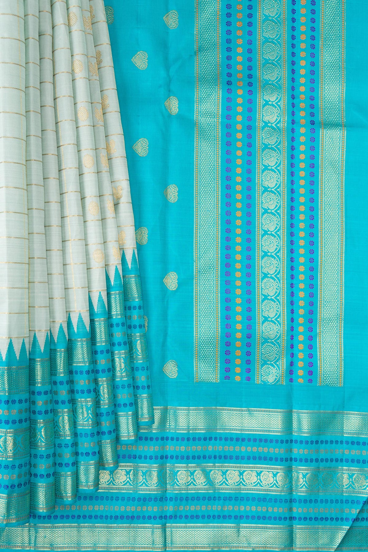 Pleats and pallu of Pure Silk Light Blue Dual Tone Kanchipuram Saree with Veldhari on the body and Fancy Border. 