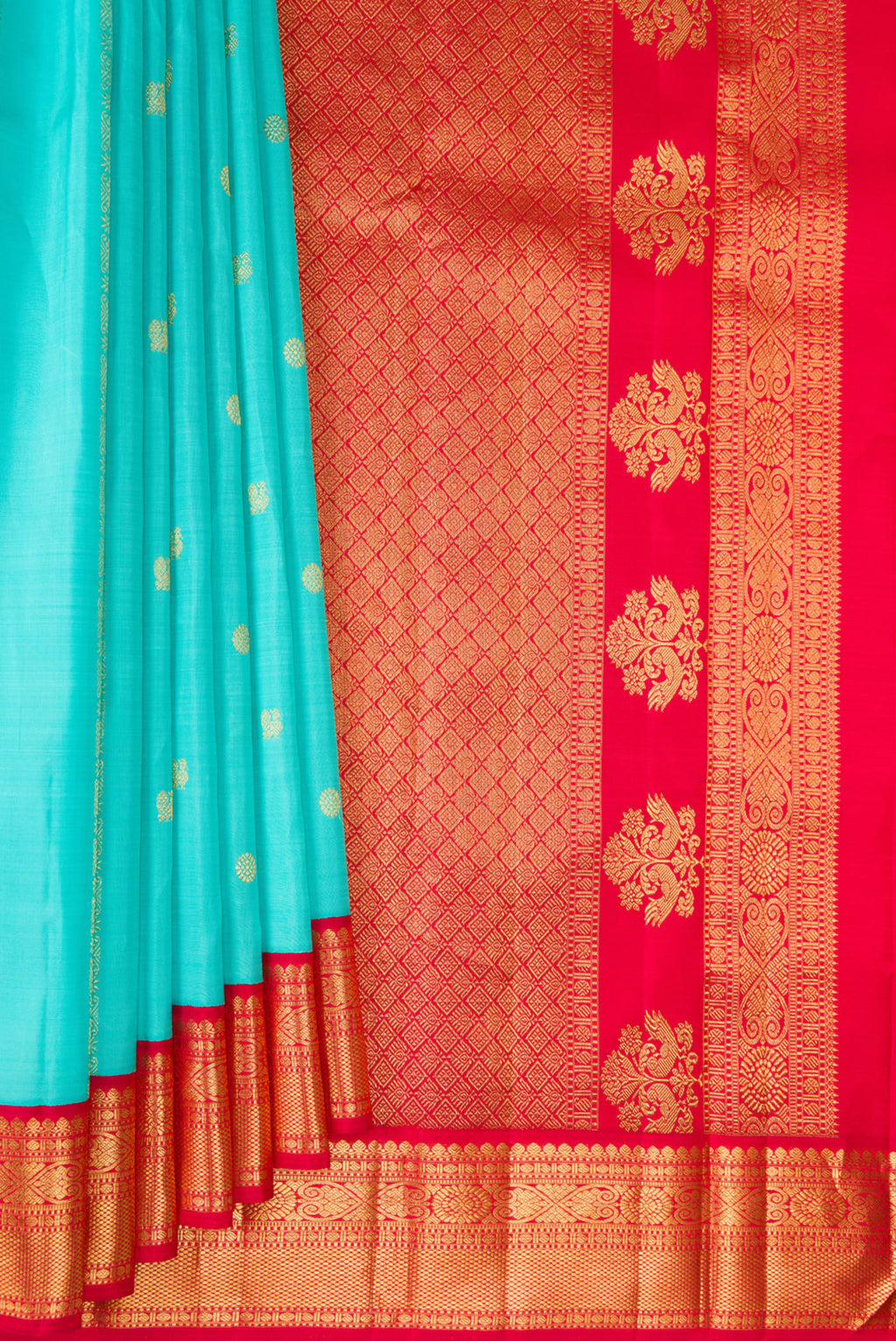 Pleats and pallu of Pure Silk Turquoise Kanchipuram Saree with Stripes on the body and Ganga Jamuna Border. 