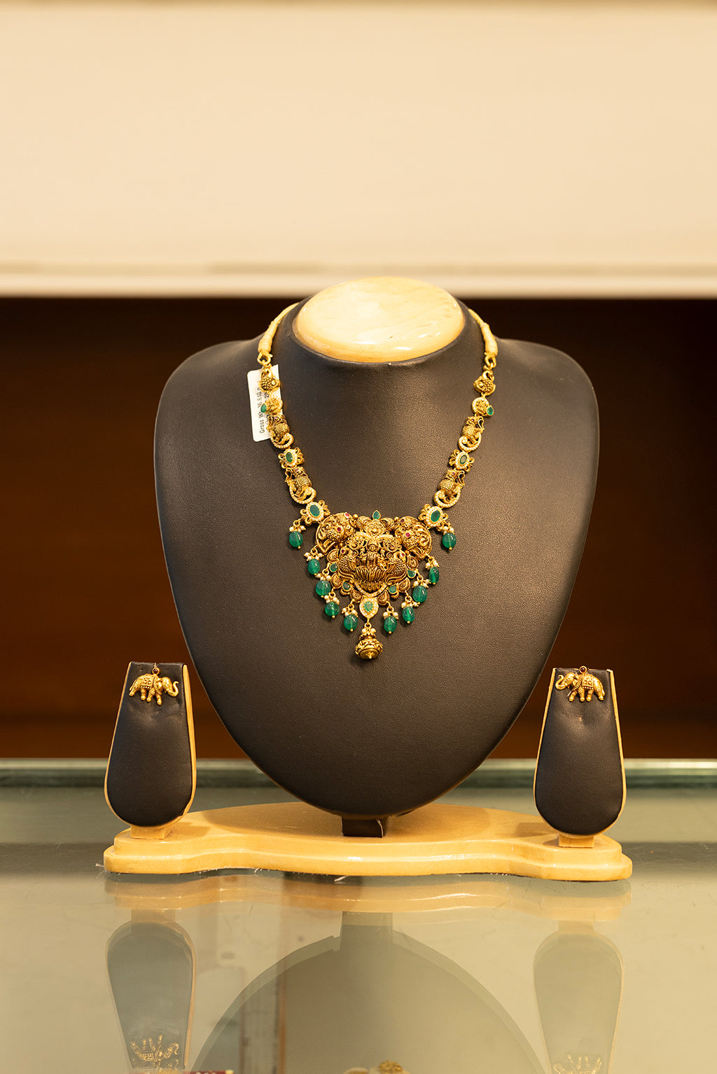 Kirtimukha Lakshmi Gold Necklace Set in 22 Kt
