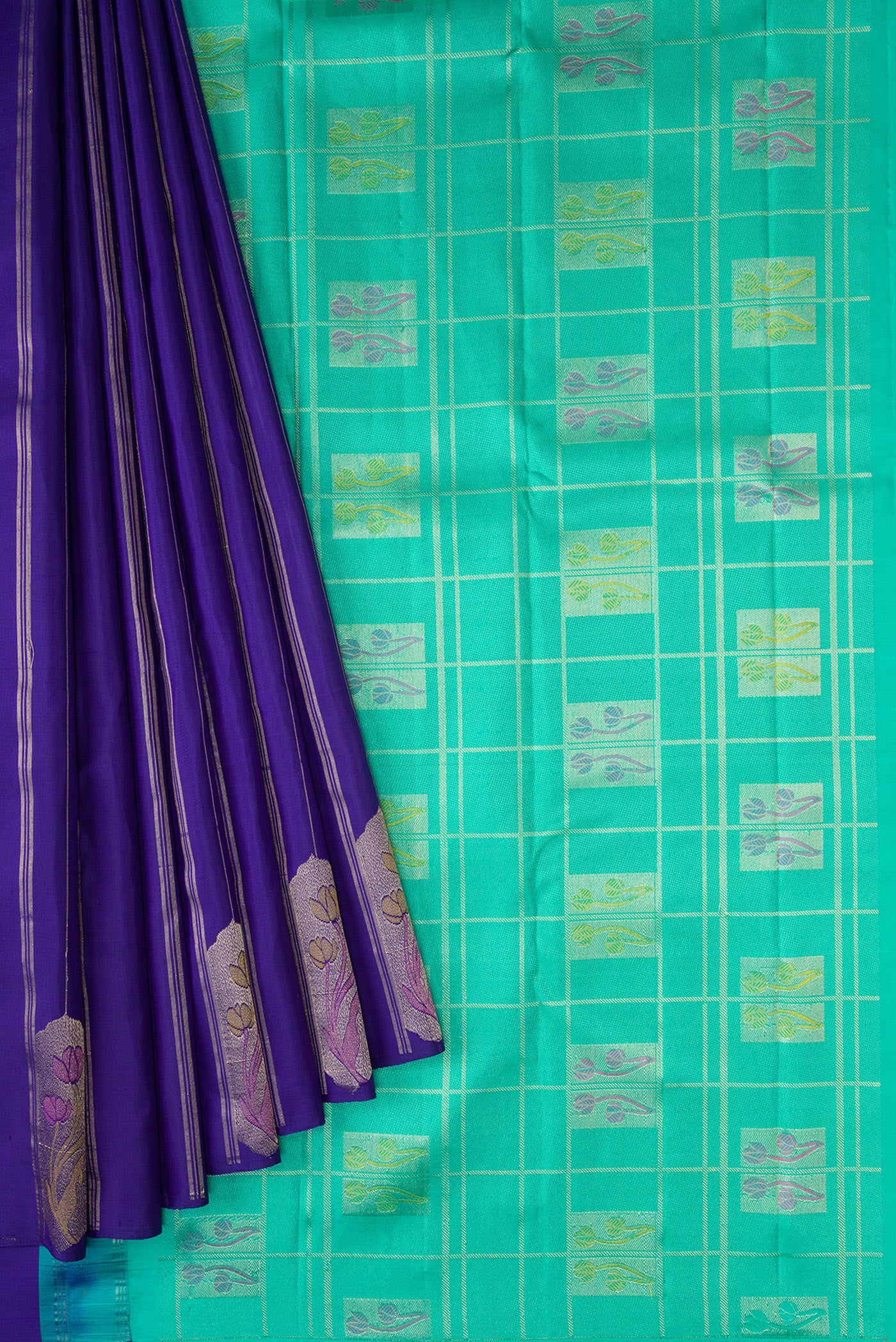 Pleats and pallu of Royal Blue Dual Tone Kanjivaram Silk Saree with Stripes on the body and Fancy Border. 