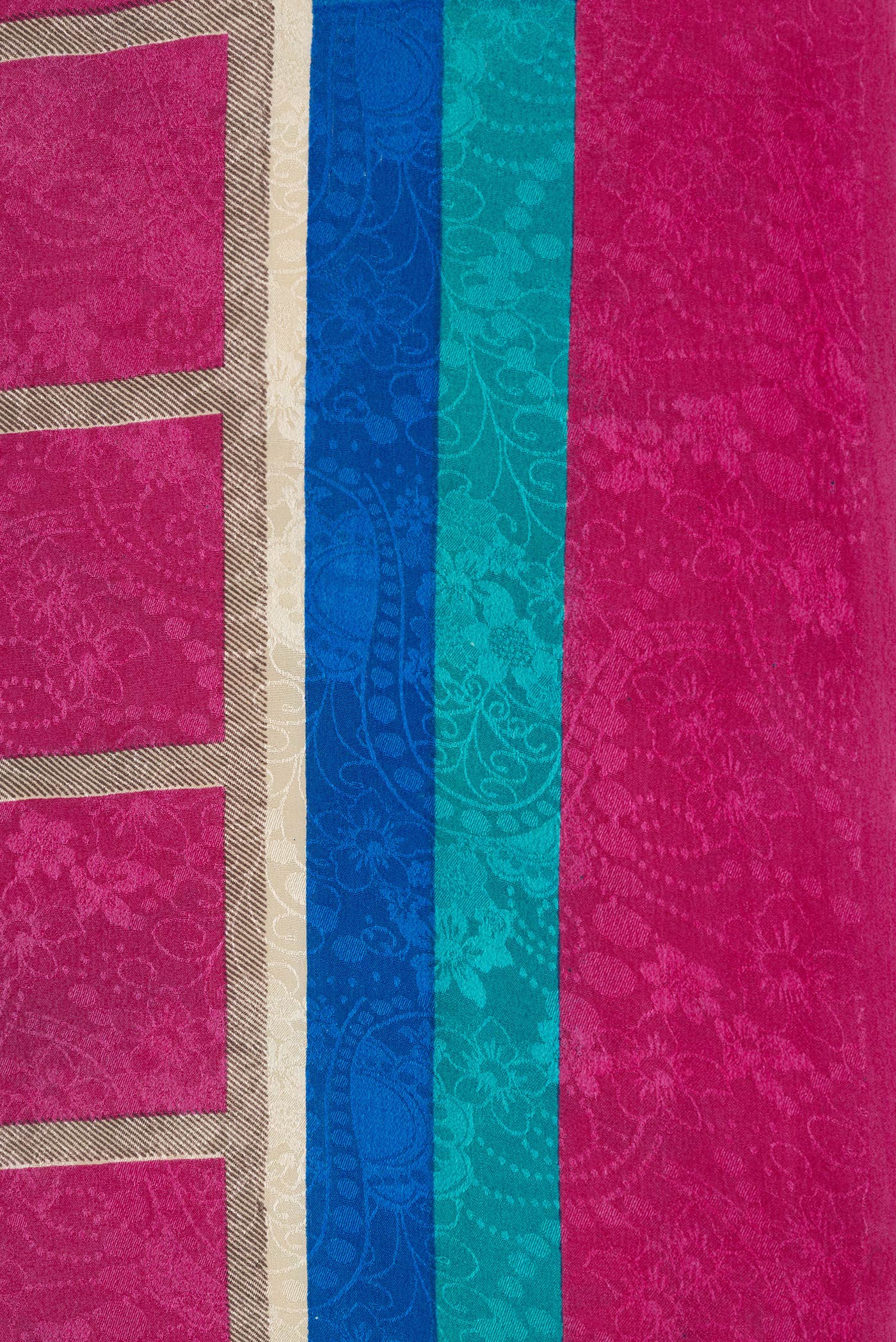 Border image of Pink Dual Tone Mysore Crepe Saree with Printed design on the body and Printed Border. 