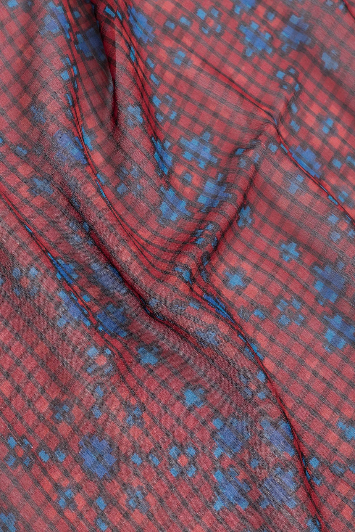 Close up of Maroon Dual Tone Mysore Georgette Saree with Printed design on the body and Zari Border.  displaying folds