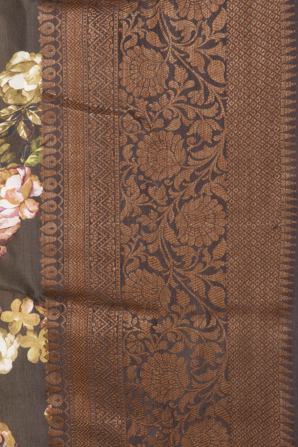 Border image of Mehandi Green Dual Tone Tussar Silk Saree with Printed design on the body and Zari Border. 