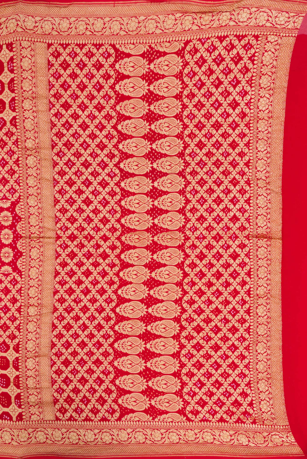 Close up image of the pallu of Pink and Red Color Bandhani Silk Saree with Bandhani Print on the body and Zari Border. 