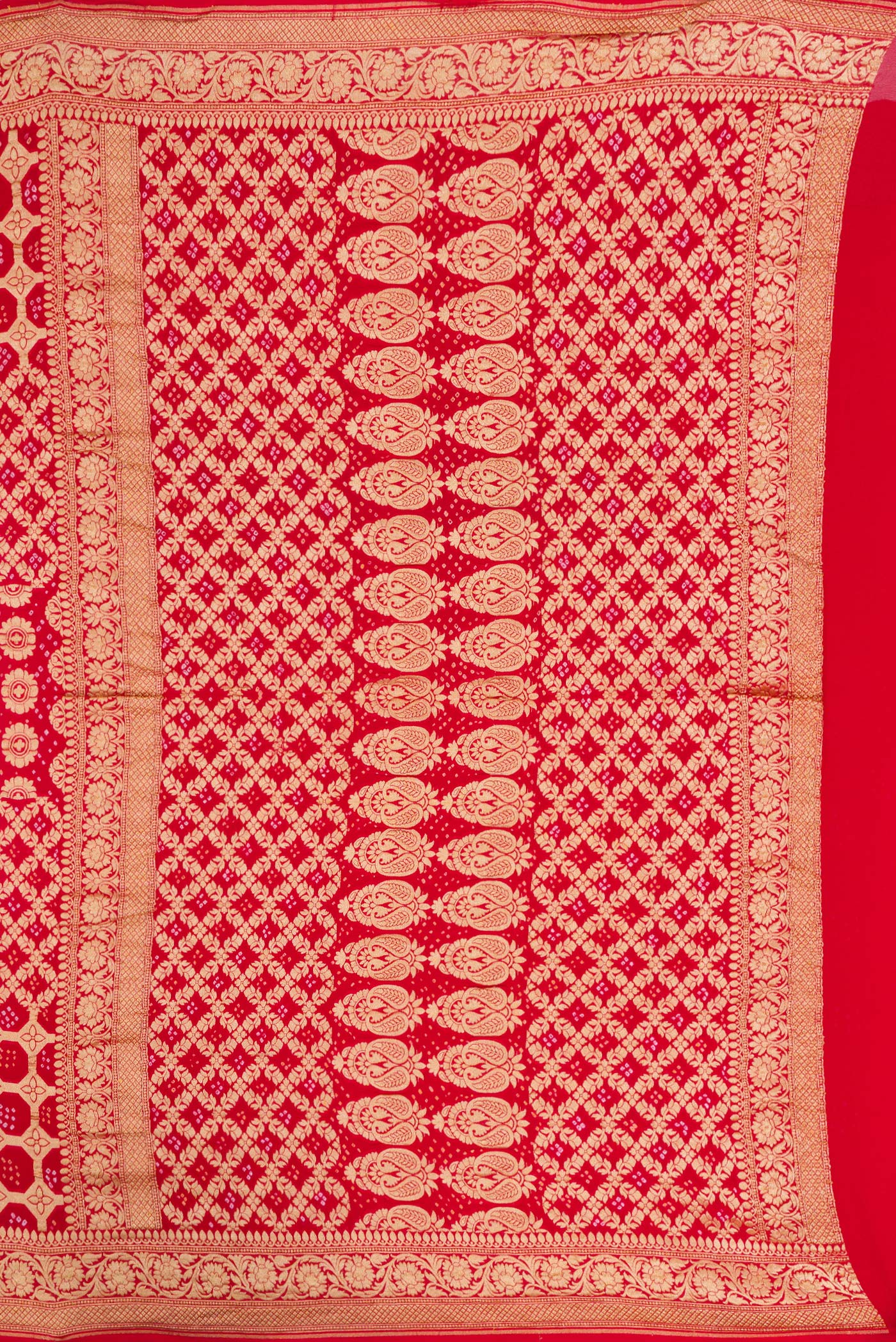 Close up image of the pallu of Pink and Red Color Bandhani Silk Saree with Bandhani Print on the body and Zari Border. 