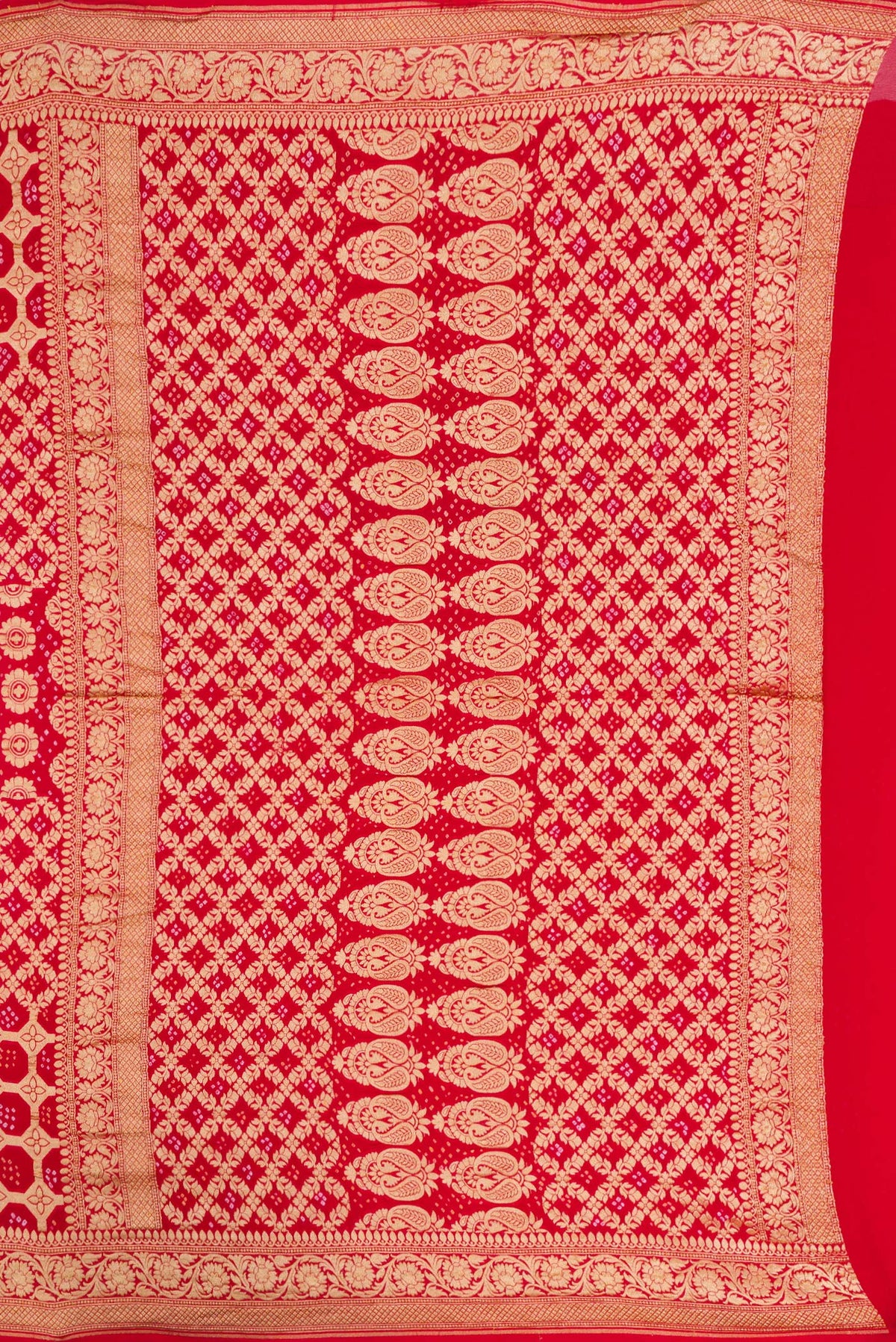 Close up image of the pallu of Pink and Red Color Bandhani Silk Saree with Bandhani Print on the body and Zari Border. 