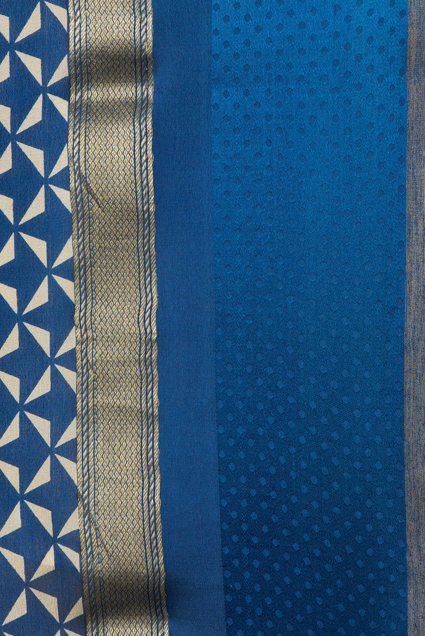 Border image of Navy Blue Dual Tone Crepe Saree with Printed design on the body and Zari Border. 