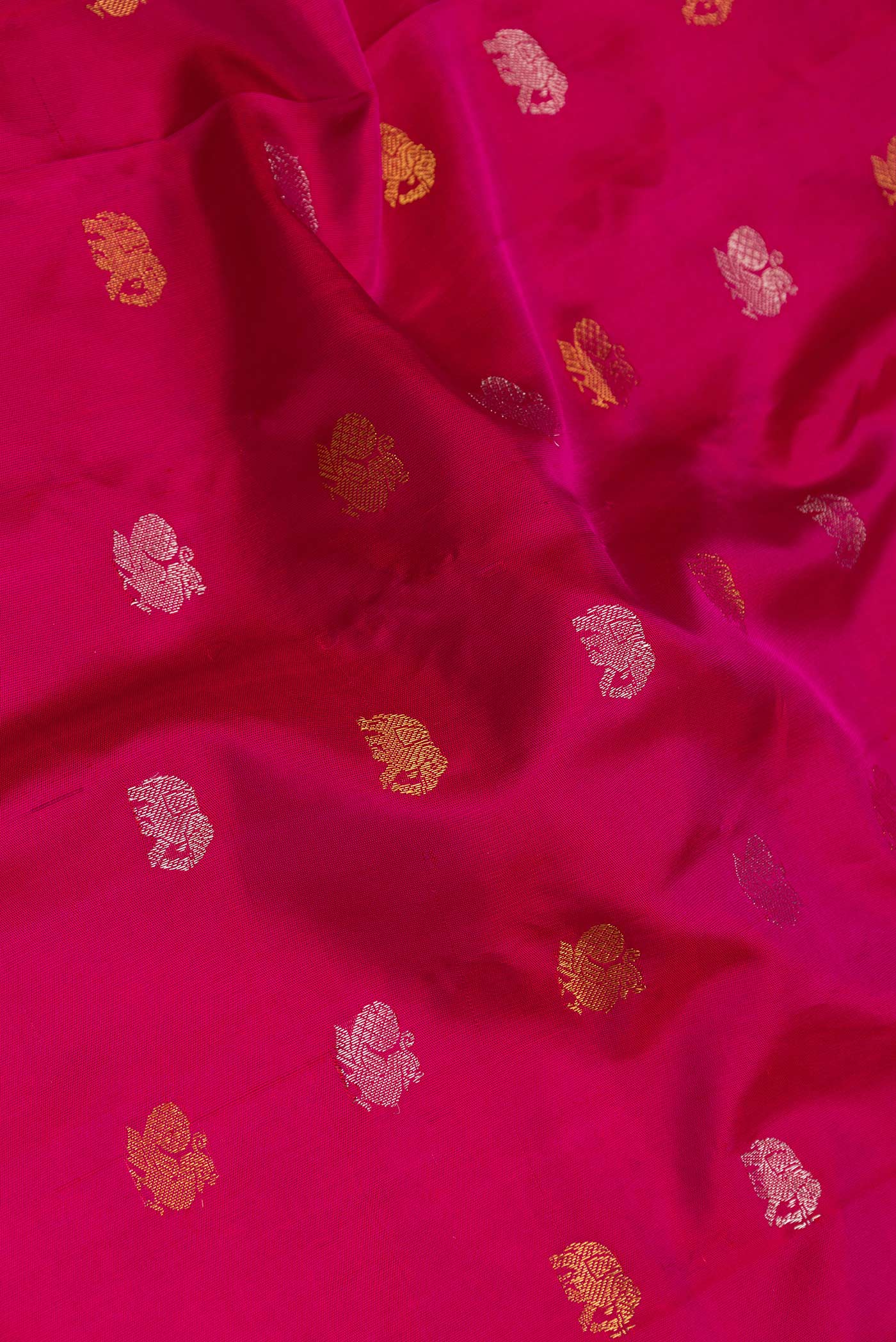 Close up of Pink Dual Tone Gadwal Silk Saree with Zari Butta on the body and Zari Border displaying folds