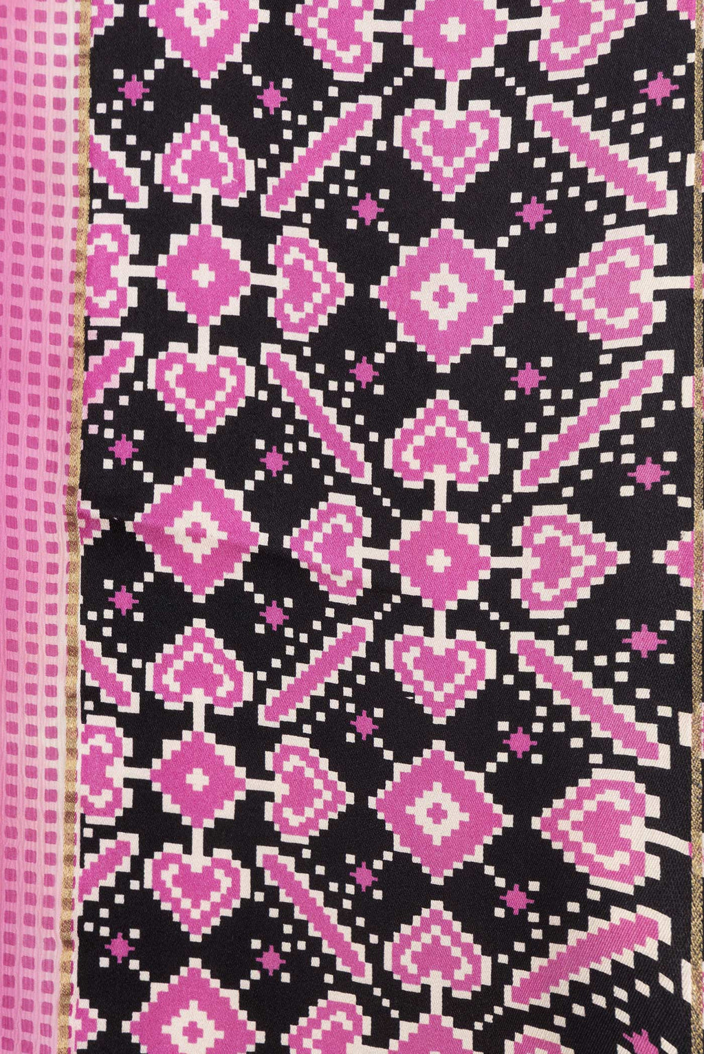 Border image of Pink Dual Tone Mysore Georgette Saree with Printed design on the body and Printed Border. 