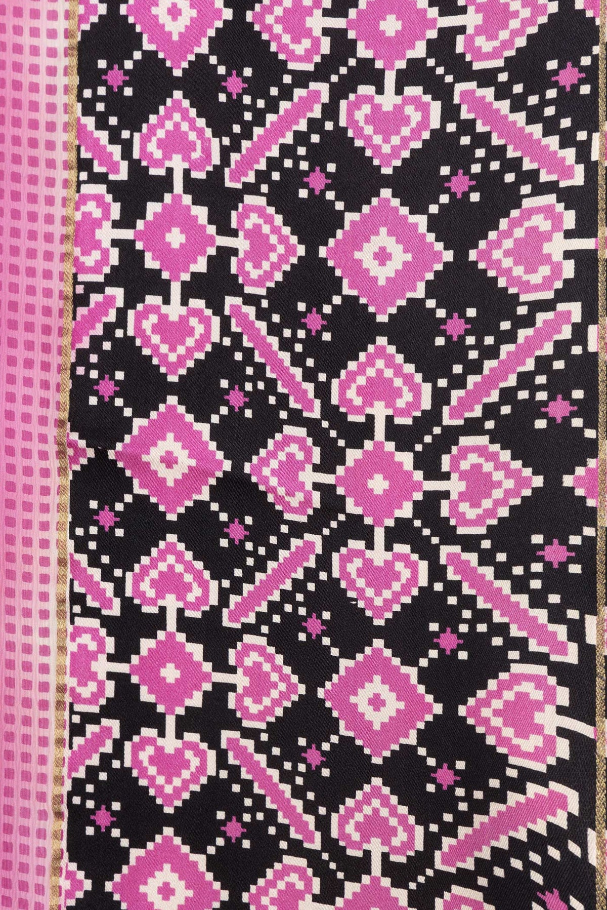 Border image of Pink Dual Tone Mysore Georgette Saree with Printed design on the body and Printed Border. 