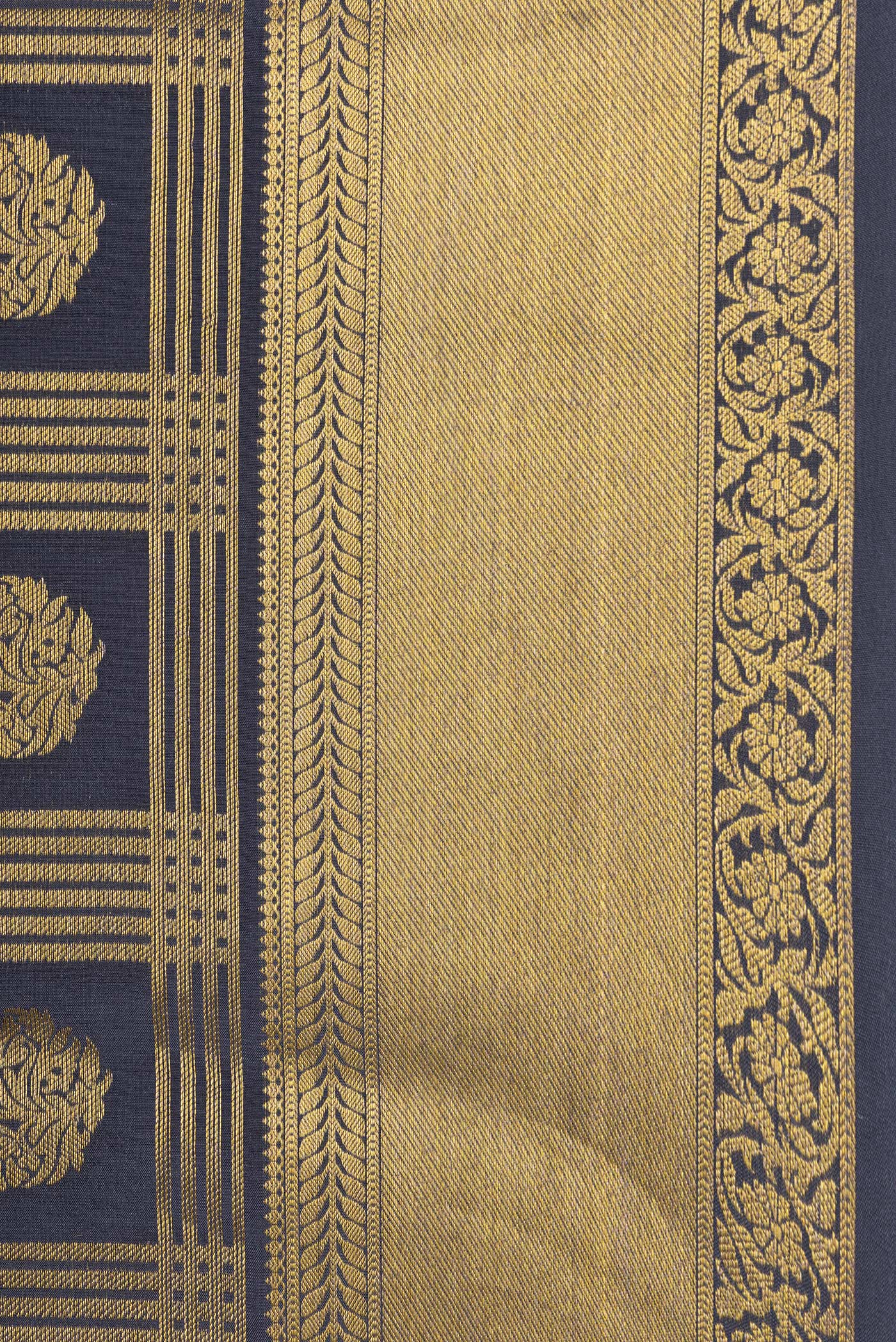 Border image of Grey Dual Tone Mysore Georgette Saree with Zari Brocade on the body and Zari Border. 