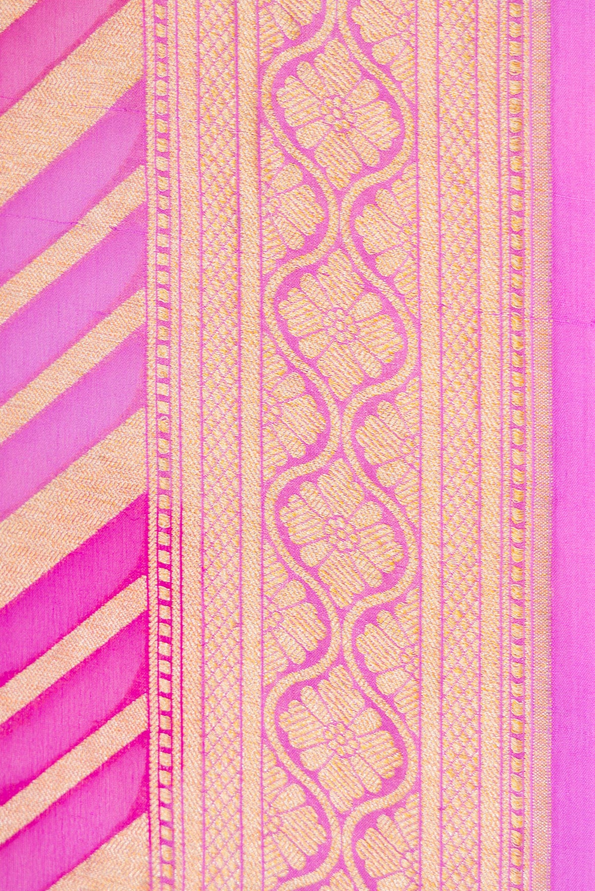 Border image of Lavender Dual Tone Mysore Georgette Saree with Stripes on the body and Zari Border. 