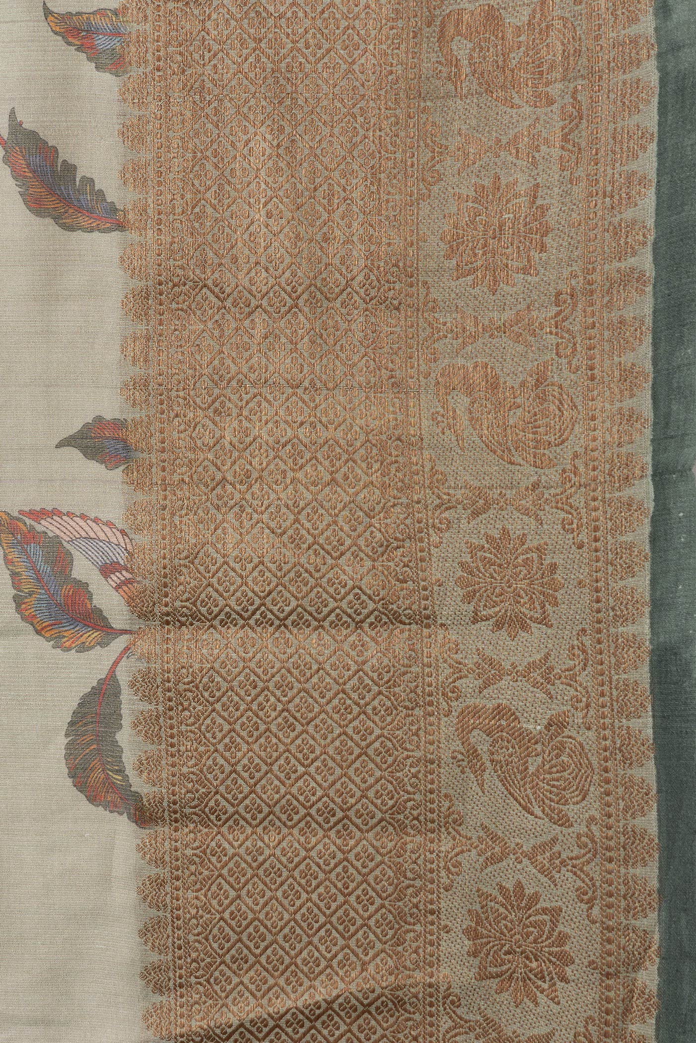 Border image of Pista Green Dual Tone Tussar Silk Saree with Printed design on the body and Thread Border. 