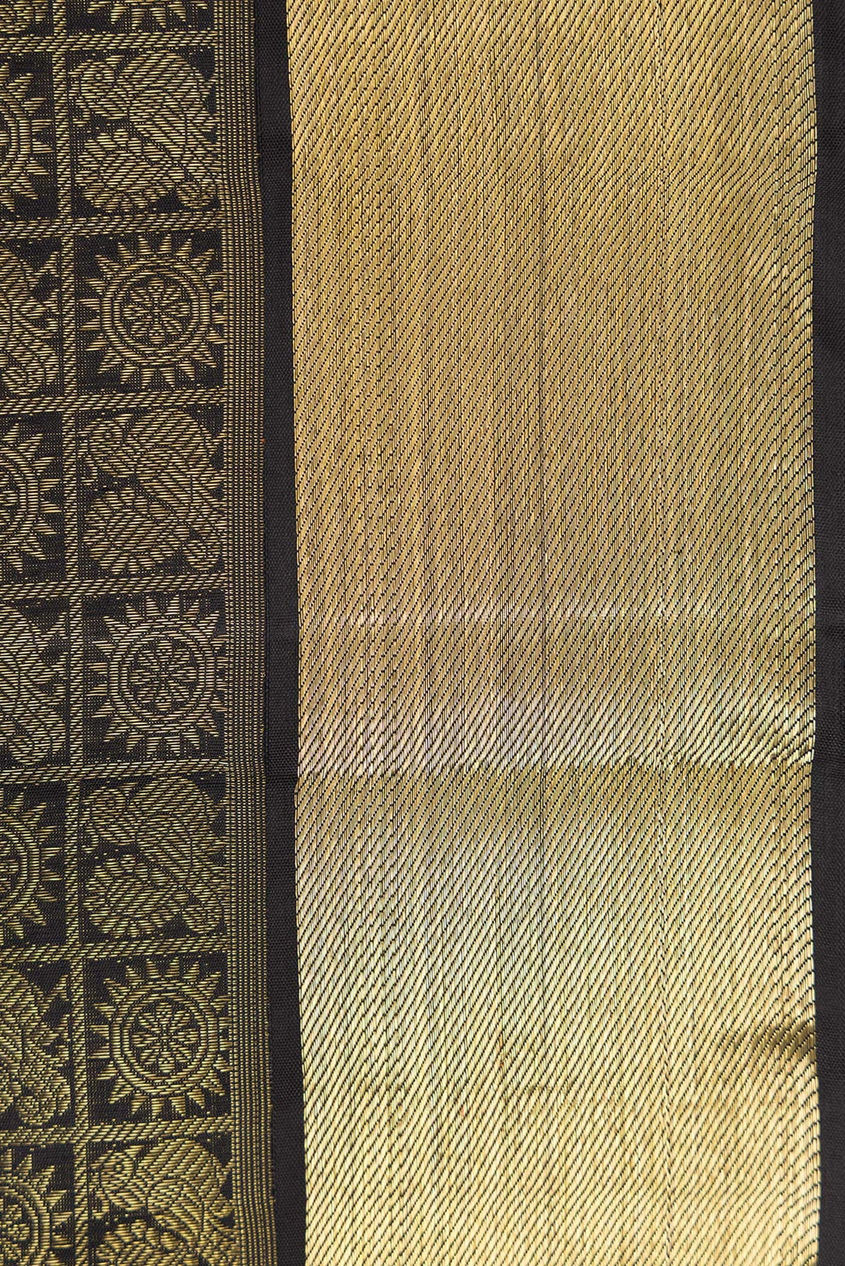 Border image of Pure Silk Pure Zari Black Dual Tone Kanjivaram Saree with Zari Brocade on the body and Zari Border. 
