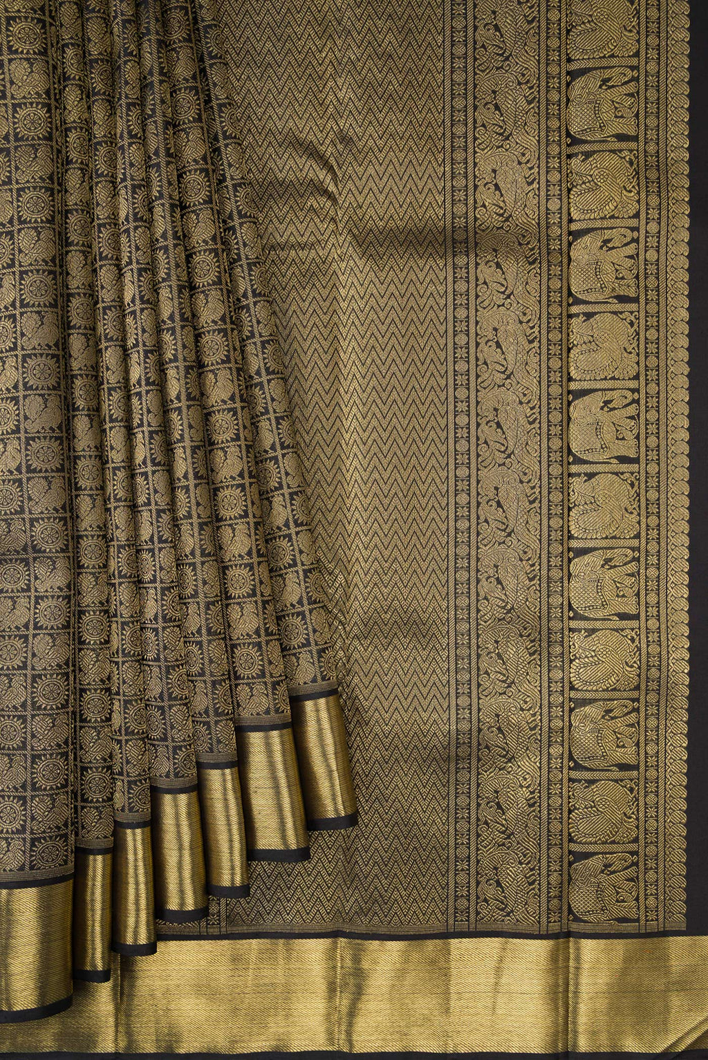 Pleats and pallu of Pure Silk Pure Zari Black Dual Tone Kanjivaram Saree with Zari Brocade on the body and Zari Border. 