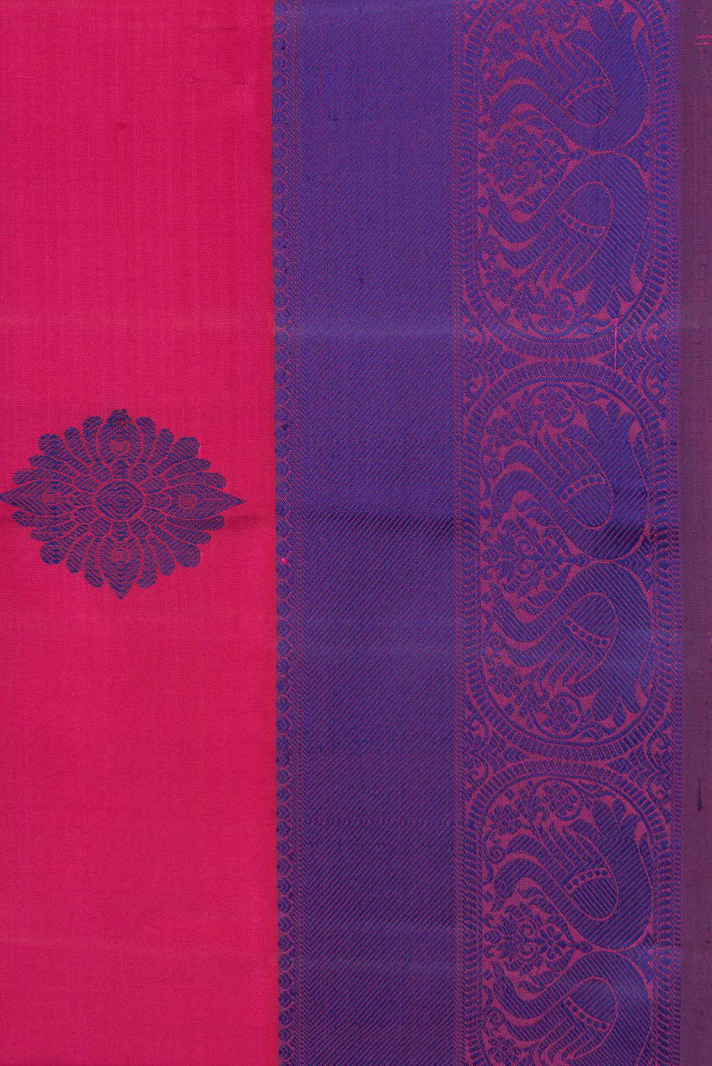 Border image of Pink Dual Tone Kanjivaram Saree with Thread Butta on the body and Thread Border. 